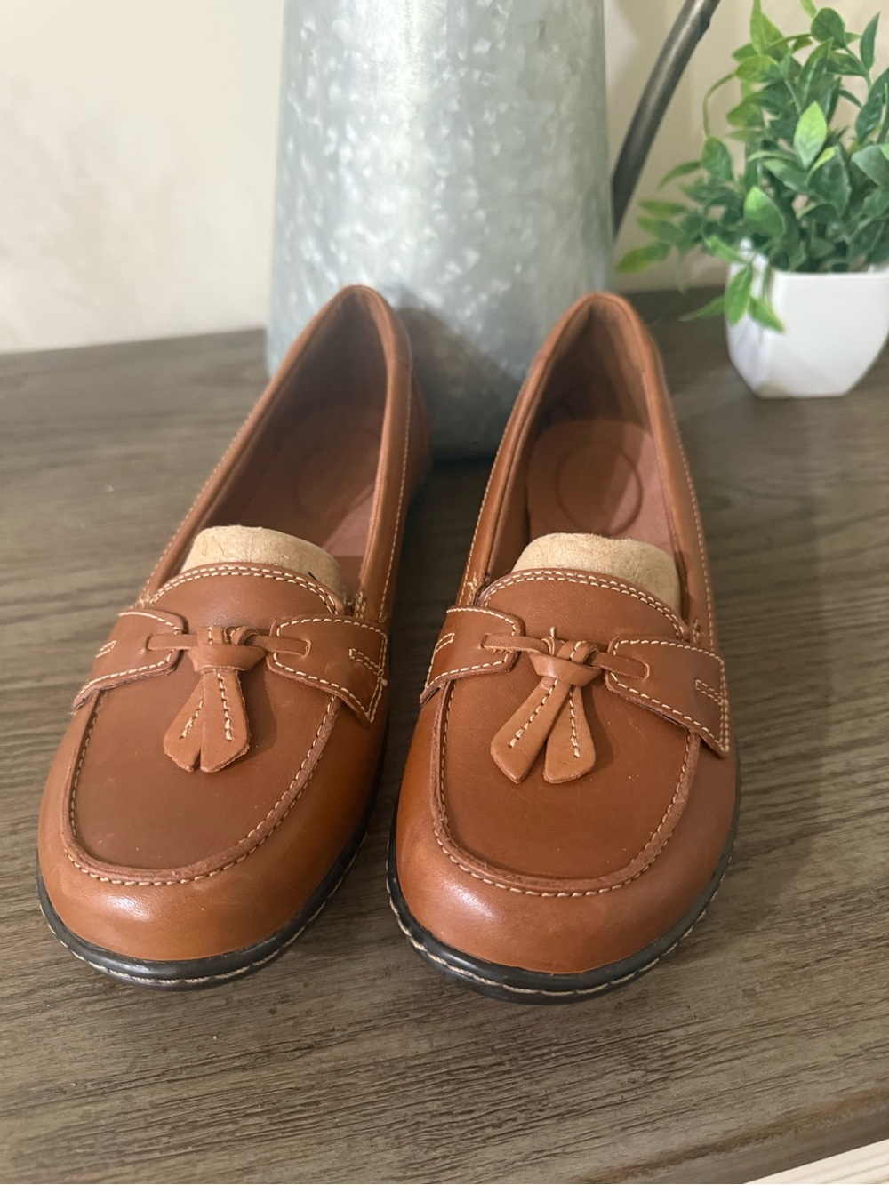 Clark's Women’s Tan Leather Tassel Loafers NWOT